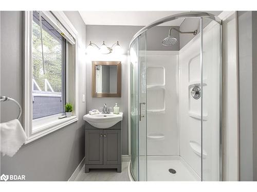 24 Nordic Trail, Shanty Bay, ON - Indoor Photo Showing Bathroom