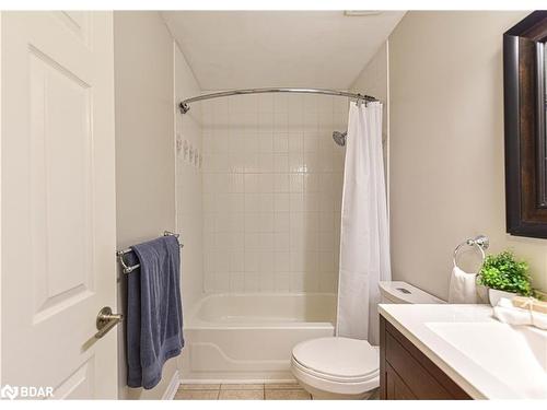 24 Nordic Trail, Shanty Bay, ON - Indoor Photo Showing Bathroom