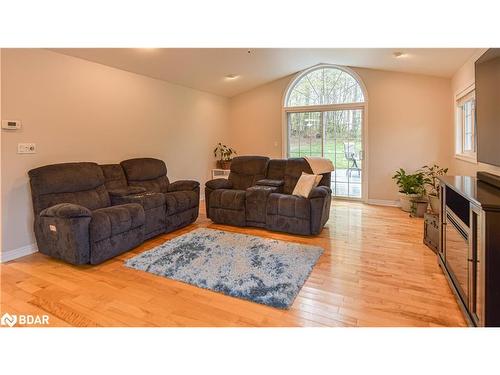 24 Nordic Trail, Shanty Bay, ON - Indoor Photo Showing Living Room