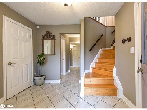 24 Nordic Trail, Shanty Bay, ON - Indoor Photo Showing Other Room