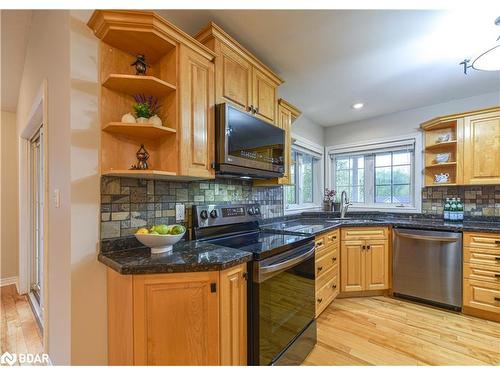 24 Nordic Trail, Shanty Bay, ON - Indoor Photo Showing Kitchen