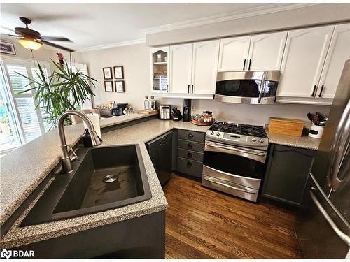 11 Nicholson Drive, Barrie, ON - Indoor Photo Showing Kitchen