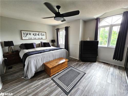 11 Nicholson Drive, Barrie, ON - Indoor Photo Showing Bedroom