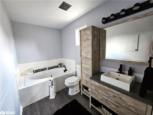 11 Nicholson Drive, Barrie, ON - Indoor Photo Showing Bathroom