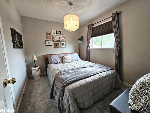 11 Nicholson Drive, Barrie, ON - Indoor Photo Showing Bedroom