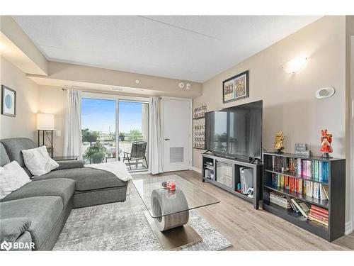 207-716 Main Street, Halton, ON - Indoor Photo Showing Living Room