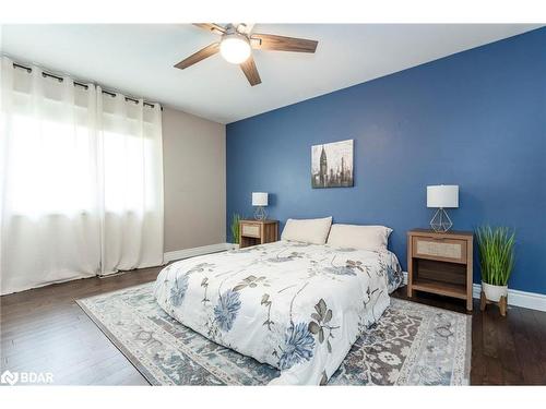 150 Mapleton Avenue, Barrie, ON - Indoor Photo Showing Bedroom