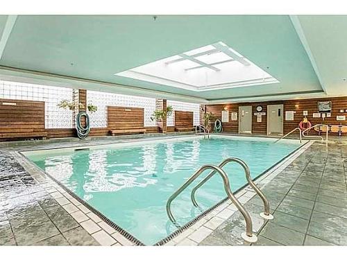 609-140 Dunlop Street E, Barrie, ON - Indoor Photo Showing Other Room With In Ground Pool