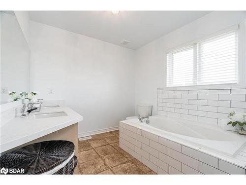 62 Silver Trail, Barrie, ON - Indoor Photo Showing Bathroom