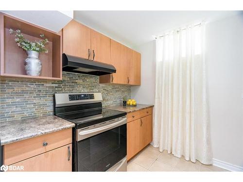 62 Silver Trail, Barrie, ON - Indoor Photo Showing Kitchen