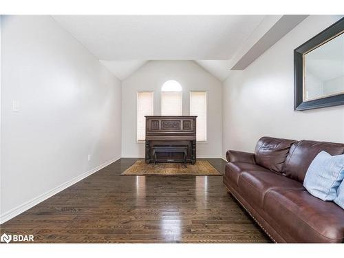 62 Silver Trail, Barrie, ON - Indoor Photo Showing Living Room