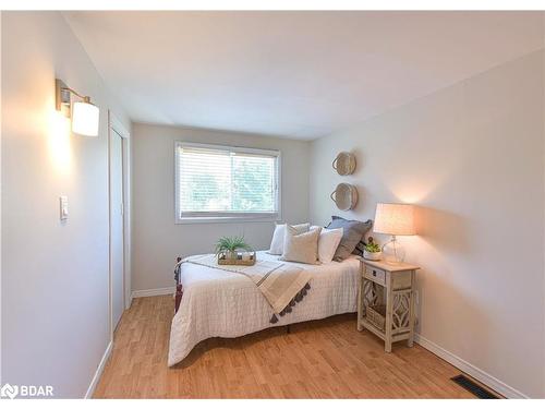 326 Crawford Street, Orillia, ON - Indoor Photo Showing Bedroom