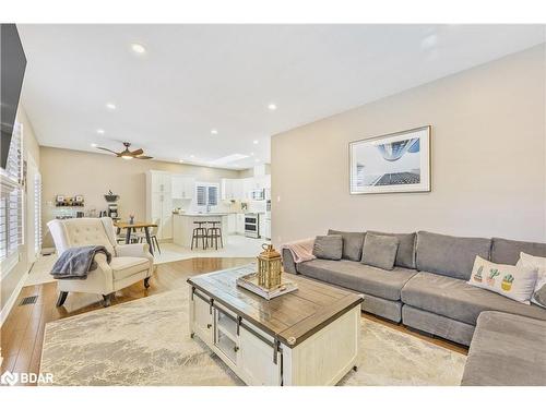 91 Cumming Drive, Barrie, ON - Indoor Photo Showing Living Room