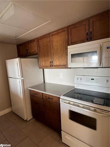 809-65 Ellen Street, Barrie, ON - Indoor Photo Showing Kitchen