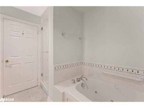 208-110 Steamship Bay, Gravenhurst, ON - Indoor Photo Showing Bathroom