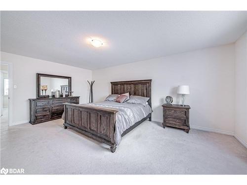 202 Sovereign'S Gate, Barrie, ON - Indoor Photo Showing Bedroom