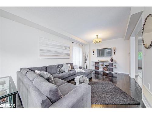 202 Sovereign'S Gate, Barrie, ON - Indoor Photo Showing Living Room