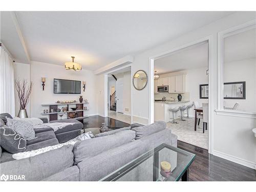 202 Sovereign'S Gate, Barrie, ON - Indoor Photo Showing Living Room