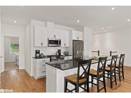 A203/204-1869 Highway 118 Road W, Bracebridge, ON - Indoor Photo Showing Kitchen With Upgraded Kitchen