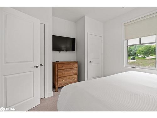 A203/204-1869 Highway 118 Road W, Bracebridge, ON - Indoor Photo Showing Bedroom