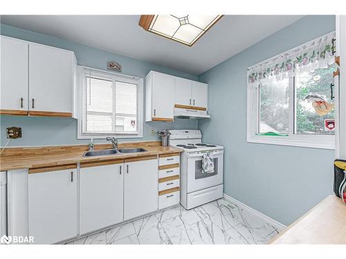 330 Browning Trail, Barrie, ON - Indoor Photo Showing Kitchen With Double Sink