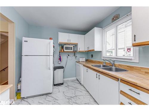 330 Browning Trail, Barrie, ON - Indoor Photo Showing Kitchen With Double Sink