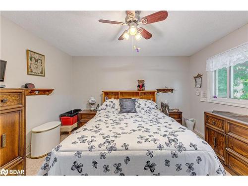 330 Browning Trail, Barrie, ON - Indoor Photo Showing Bedroom