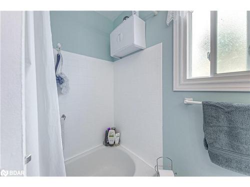 330 Browning Trail, Barrie, ON - Indoor Photo Showing Bathroom