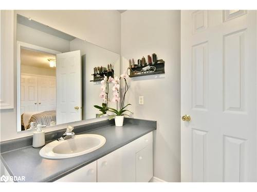 160 Esther Drive, Barrie, ON - Indoor Photo Showing Bathroom