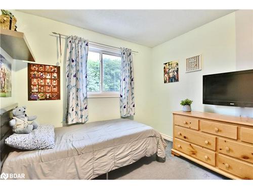 160 Esther Drive, Barrie, ON - Indoor Photo Showing Bedroom