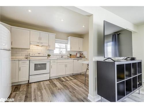 5385 Twidale Street, Niagara Falls, ON - Indoor Photo Showing Kitchen