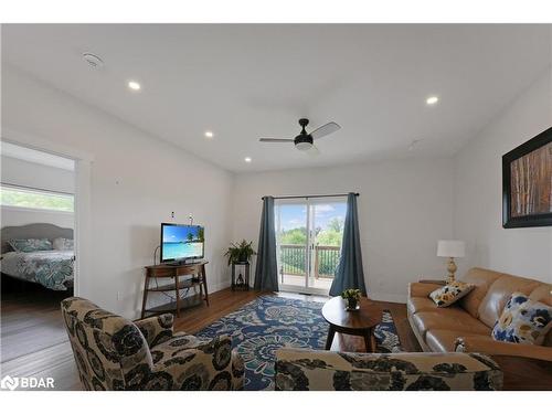 98 Bond Street E, Fenelon Falls, ON - Indoor Photo Showing Living Room