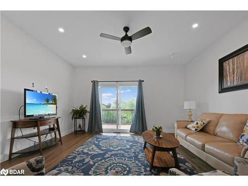 98 Bond Street E, Fenelon Falls, ON - Indoor Photo Showing Living Room