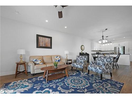 98 Bond Street E, Fenelon Falls, ON - Indoor Photo Showing Living Room