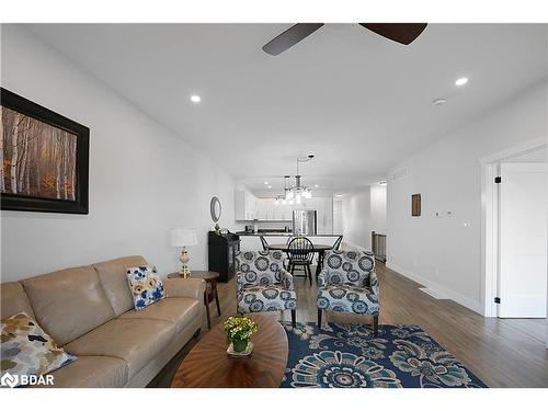 98 Bond Street E, Fenelon Falls, ON - Indoor Photo Showing Living Room