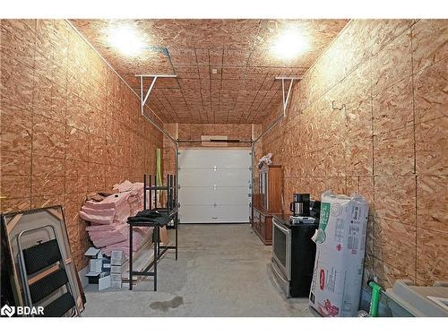 98 Bond Street E, Fenelon Falls, ON - Indoor Photo Showing Garage