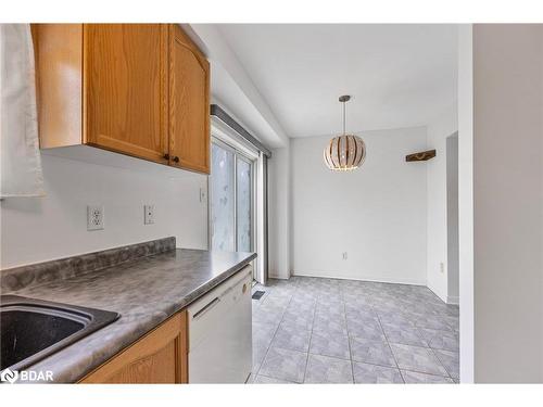 42 Coleman Drive, Barrie, ON - Indoor Photo Showing Kitchen