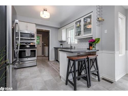 2107 Fennell Drive, Innisfil, ON - Indoor Photo Showing Kitchen