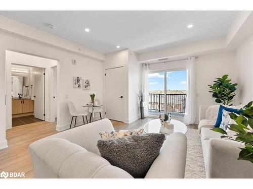 506-4 Spice Way, Barrie, ON - Indoor Photo Showing Living Room