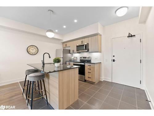 506-4 Spice Way, Barrie, ON - Indoor Photo Showing Kitchen With Stainless Steel Kitchen