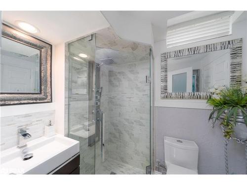 64 O'Shaughnessy Crescent, Barrie, ON - Indoor Photo Showing Bathroom