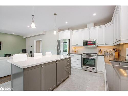 165 Bishop Drive, Barrie, ON - Indoor Photo Showing Kitchen With Upgraded Kitchen