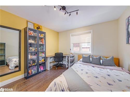 165 Bishop Drive, Barrie, ON - Indoor Photo Showing Bedroom