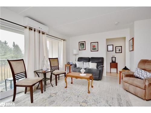 315-333 Lafontaine Road, Tiny, ON - Indoor Photo Showing Living Room