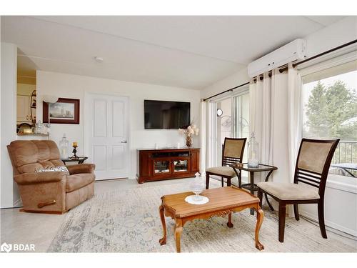 315-333 Lafontaine Road, Tiny, ON - Indoor Photo Showing Living Room