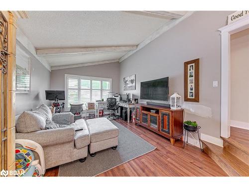 2263 25Th Sideroad, Innisfil, ON - Indoor Photo Showing Living Room