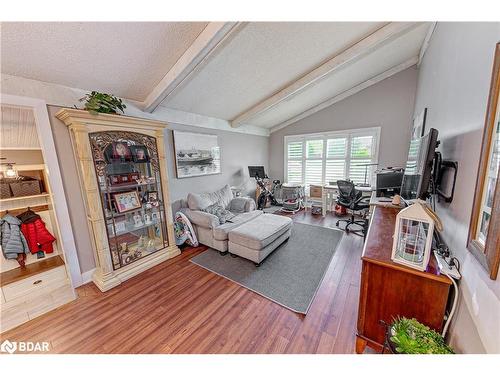 2263 25Th Sideroad, Innisfil, ON - Indoor Photo Showing Living Room