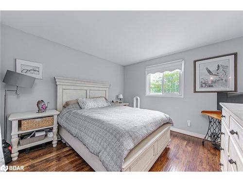 2263 25Th Sideroad, Innisfil, ON - Indoor Photo Showing Bedroom