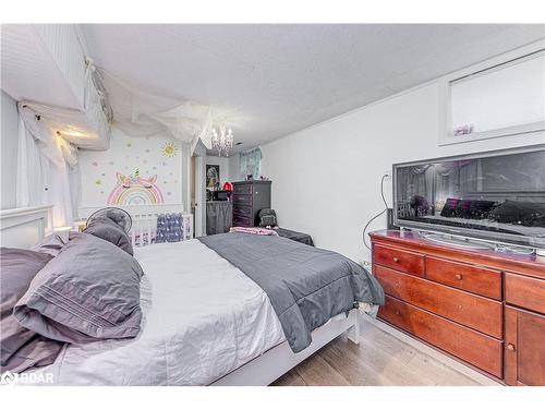 2263 25Th Sideroad, Innisfil, ON - Indoor Photo Showing Bedroom