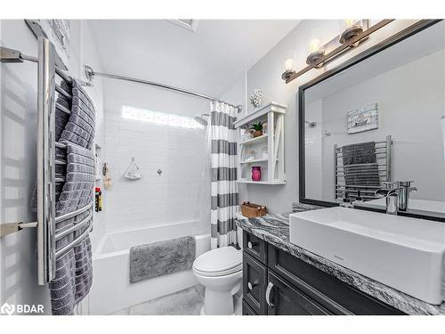 2263 25Th Sideroad, Innisfil, ON - Indoor Photo Showing Bathroom